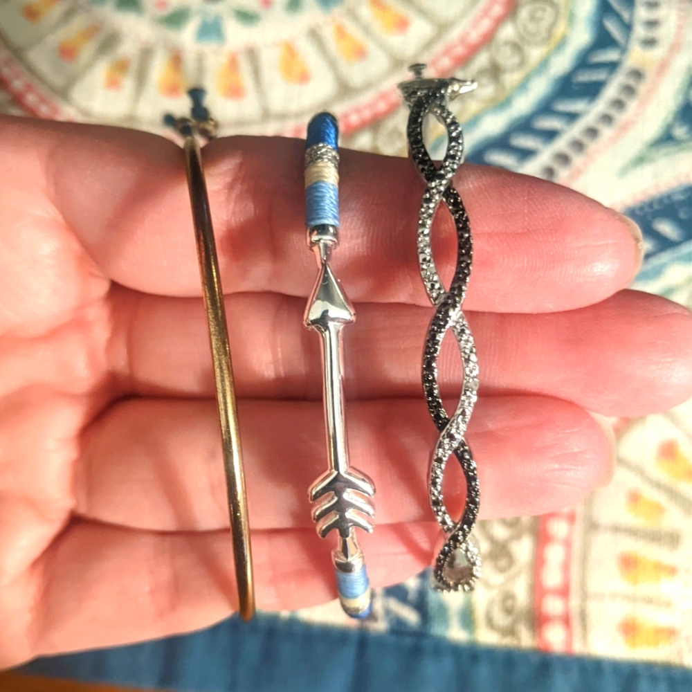 Lot: 3 bracelets